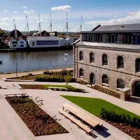 Oculus House - Luxe Riverside 2-bed - Next To Harbour & Cafes * Bristol