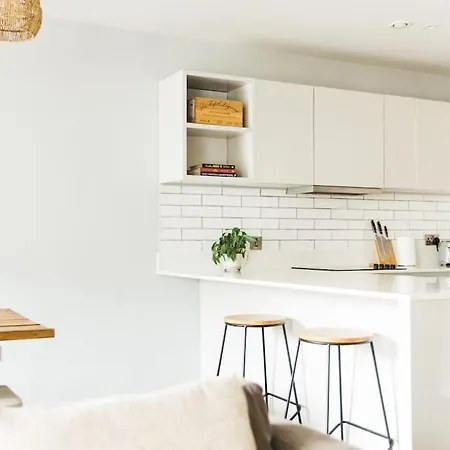 Oculus House - Luxe Riverside 2-bed - Next To Harbour & Cafes *