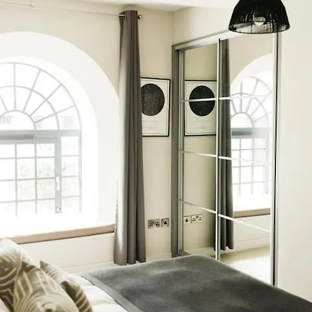 Oculus House - Luxe Riverside 2-bed - Next To Harbour & Cafes